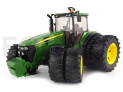 טרקטור John Deere 7930 עם גלגלים כפולים 3052